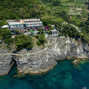 Porto Roca Monterosso al Mare