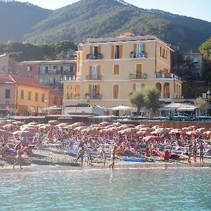 La Spiaggia Monterosso al Mare