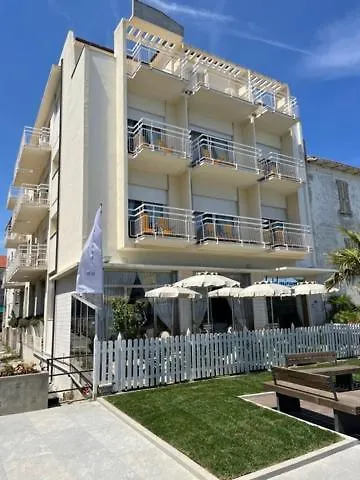 Hotel Miramare دْيانو مارينا إيطاليا