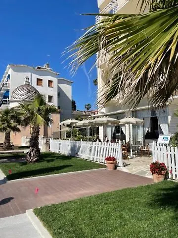 Hotel Miramare دْيانو مارينا 3*,  إيطاليا