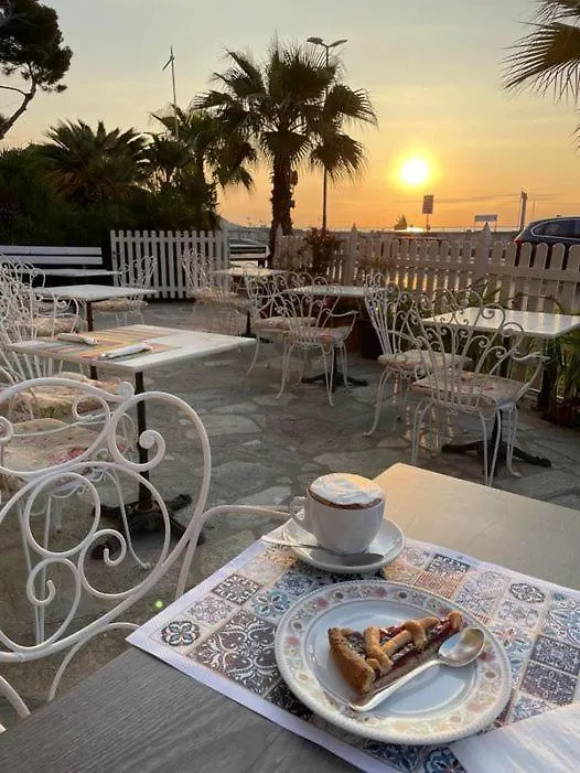 Hotel Miramare دْيانو مارينا