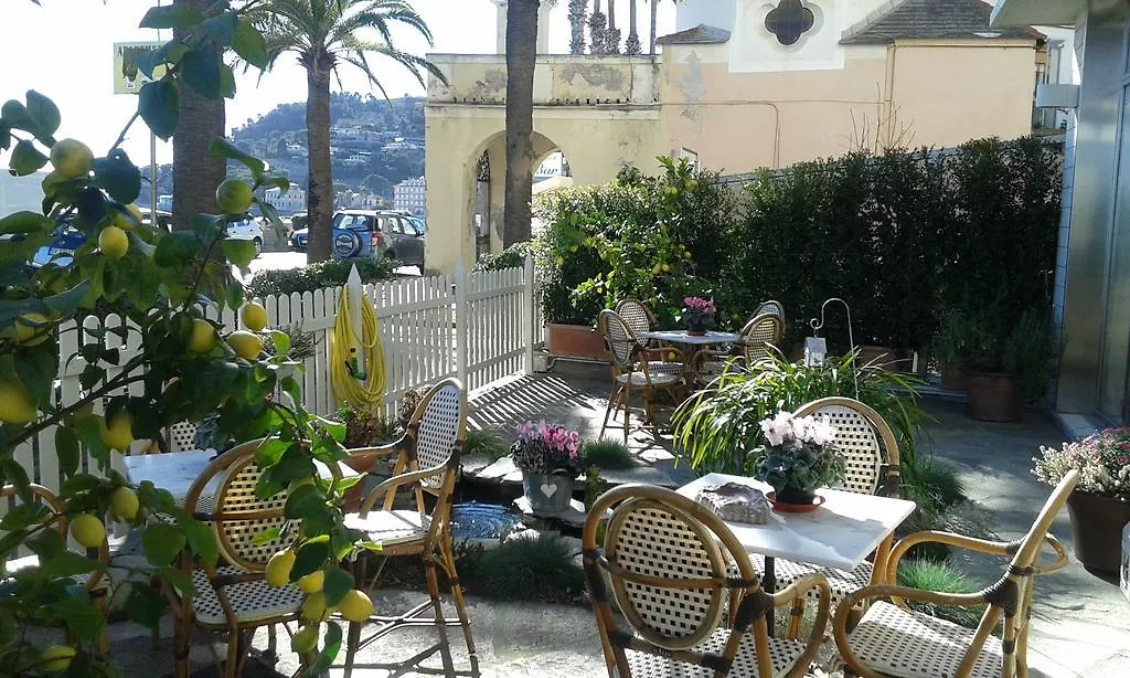 Hotel Miramare دْيانو مارينا 3*,