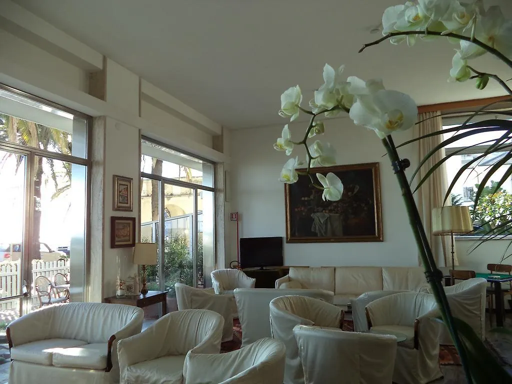 Hotel Miramare دْيانو مارينا 3*,