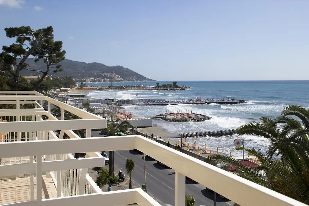 Hotel Miramare دْيانو مارينا إيطاليا