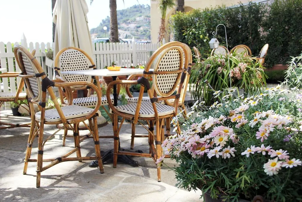 Hotel Miramare دْيانو مارينا