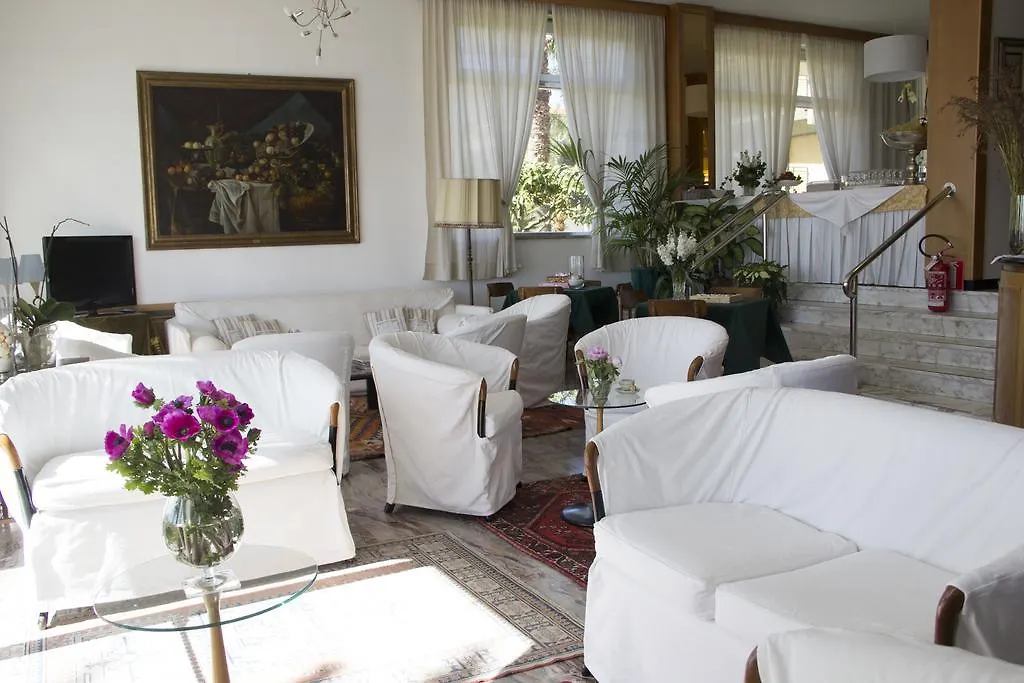 Hotel Miramare دْيانو مارينا