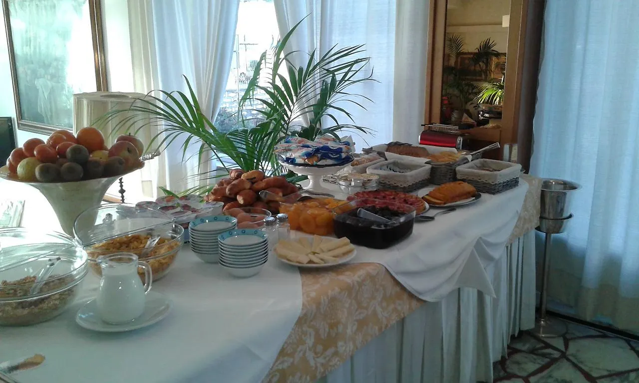 Hotel Miramare دْيانو مارينا